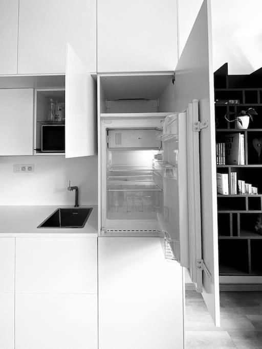 New Studio In Quiet Part Of The City Center Братислава Экстерьер фото
